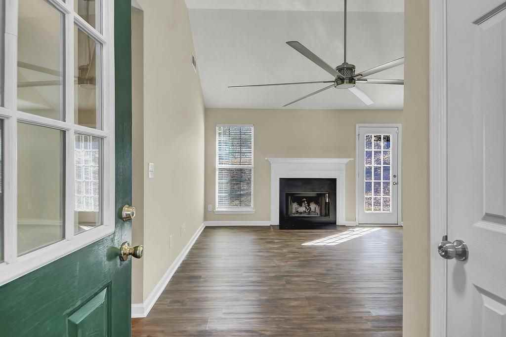 40 Elisabeth Way - Photo 2 of 25