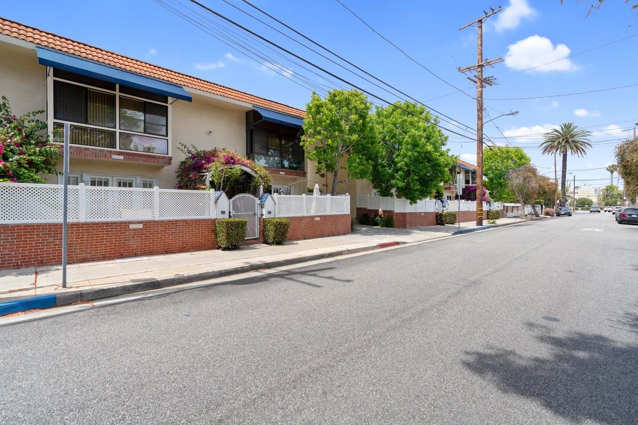 639 Bay Street - Photo 6 of 34