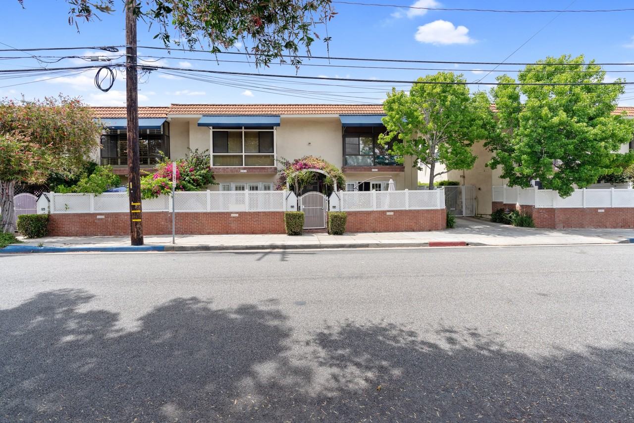 639 Bay Street - Photo 4 of 34