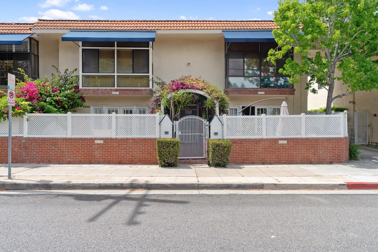 639 Bay Street - Photo 5 of 34