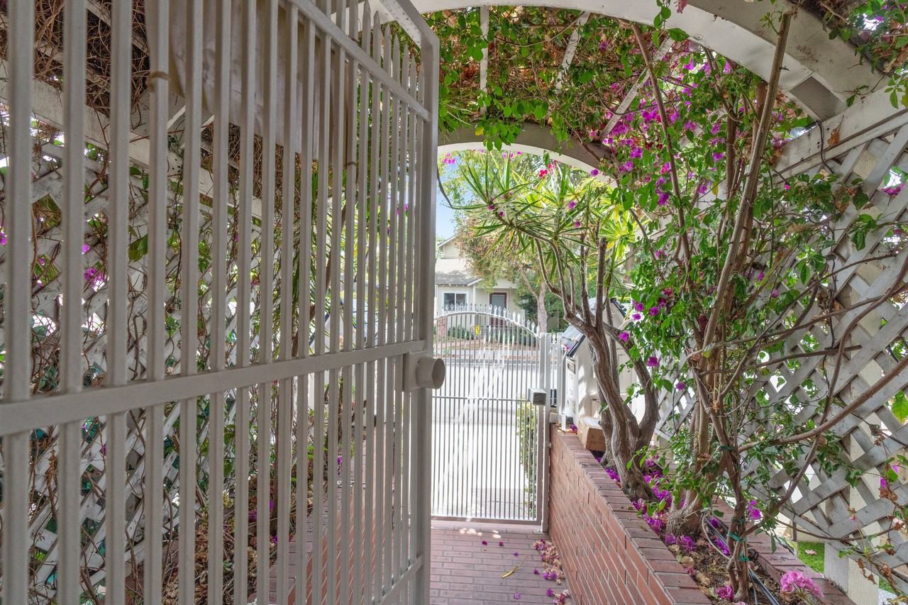 639 Bay Street - Photo 7 of 34