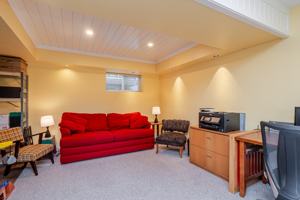 featured image of 9756 Crown Cres