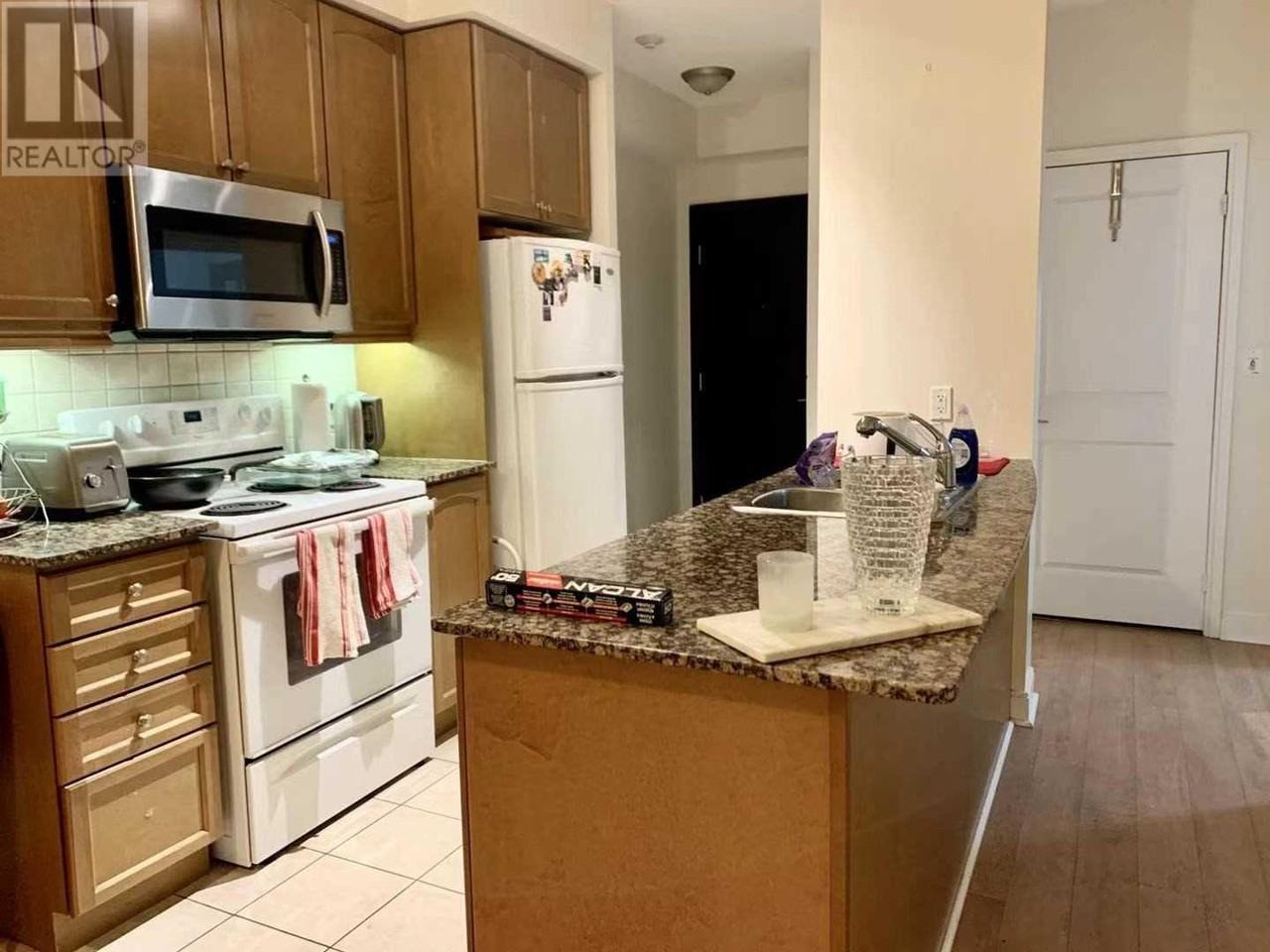 Burnhamthorpe Rd E & Hurontario St #2901 - Photo 3 of 11