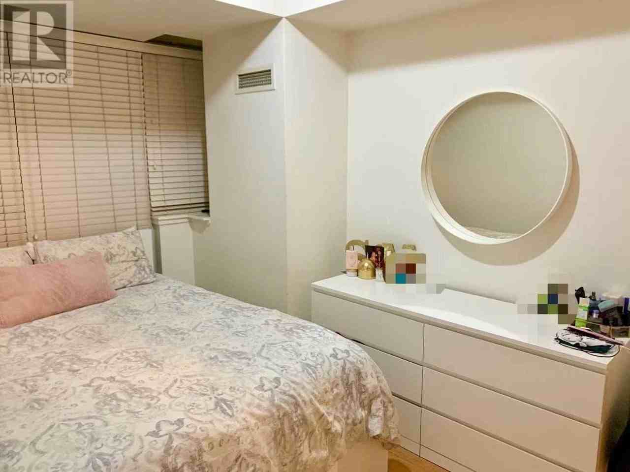 Burnhamthorpe Rd E & Hurontario St #2901 - Photo 4 of 11