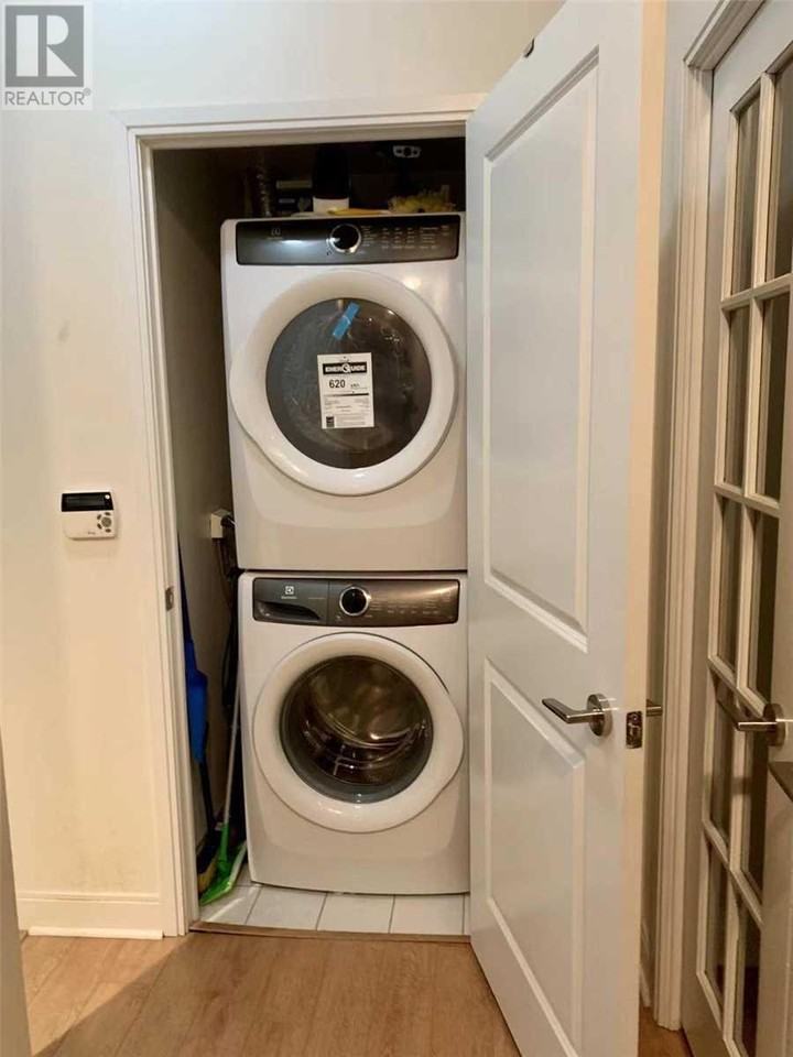 Burnhamthorpe Rd E & Hurontario St #2901 - Photo 6 of 11