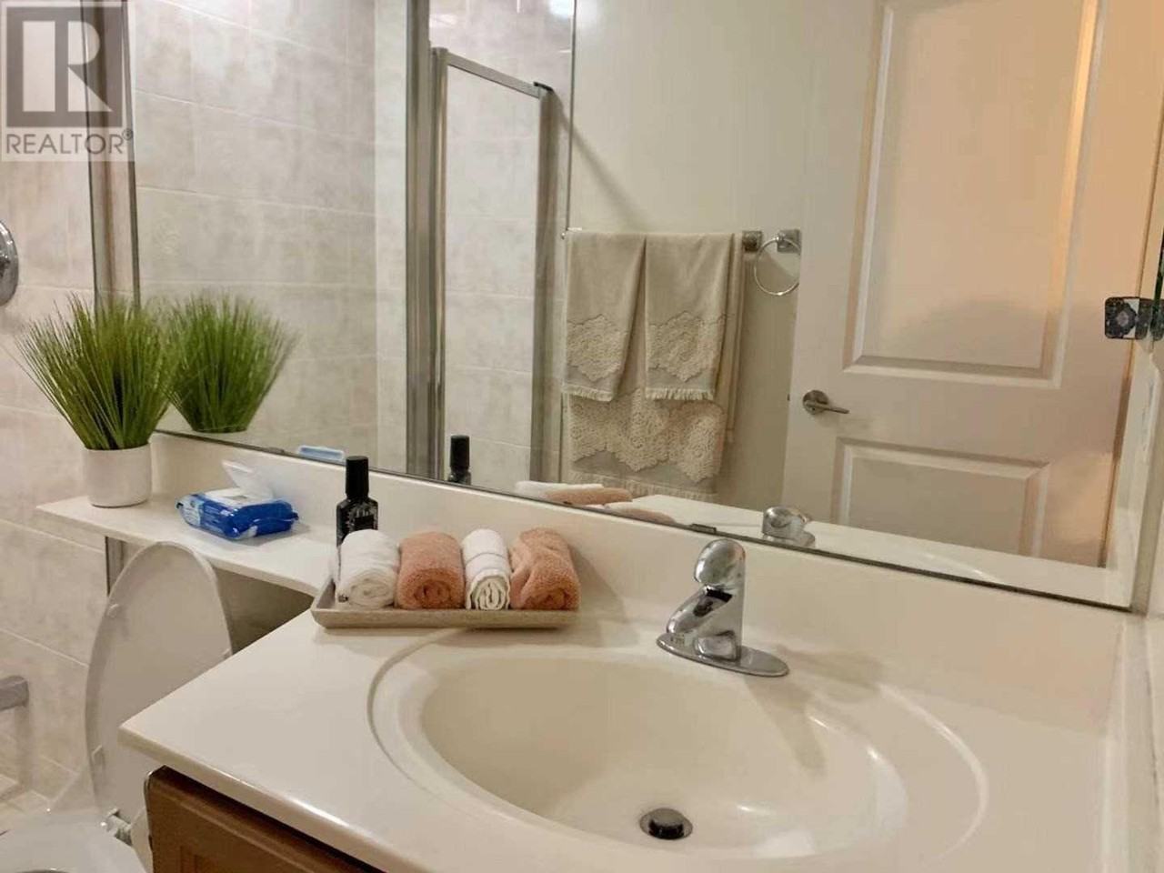 Burnhamthorpe Rd E & Hurontario St #2901 - Photo 7 of 11