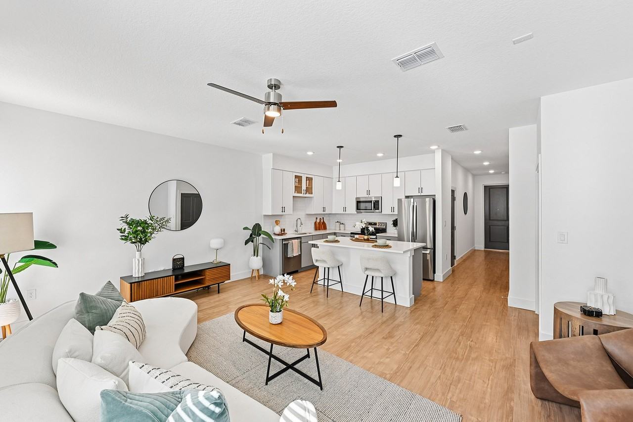 Encanto Isla | Townhomes for Rent - Photo 4 of 49