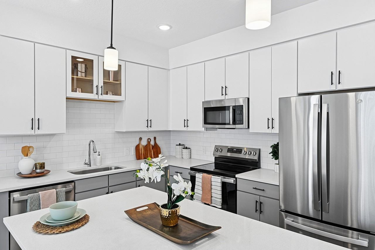 Encanto Isla | Townhomes for Rent - Photo 5 of 49