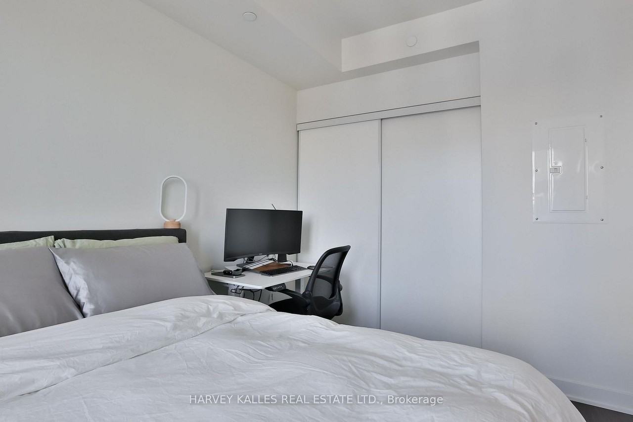 27 Bathurst Street #1511 - Photo 2 of 14