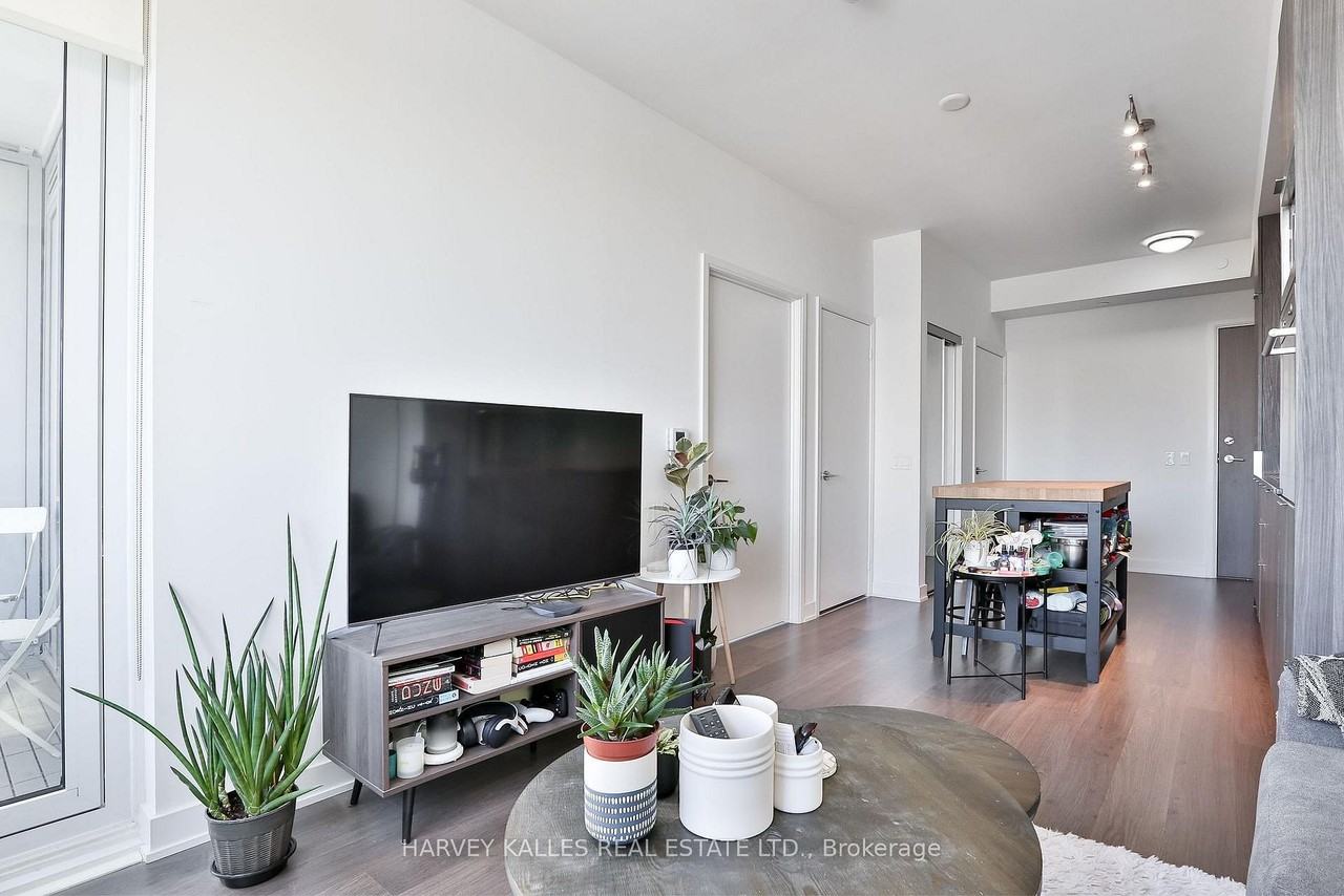 27 Bathurst Street #1511 - Photo 7 of 14