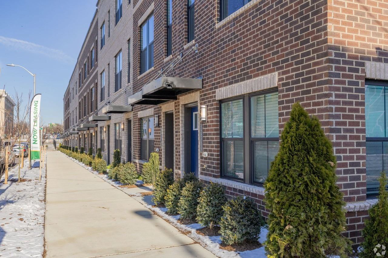 1817 Guilford Ave - Photo 3 of 26