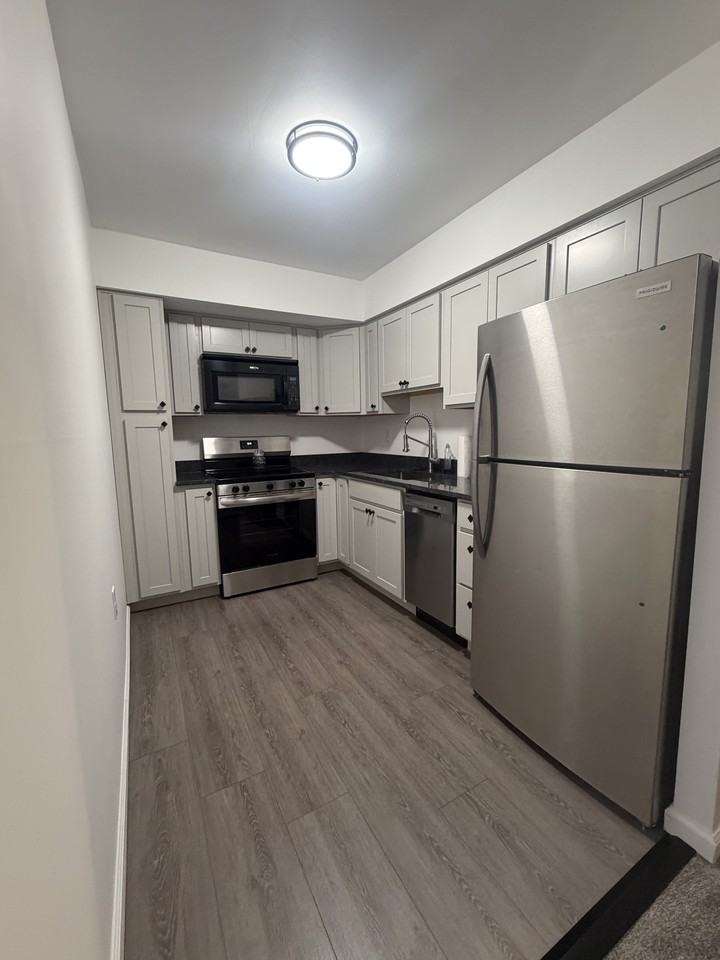 2122 Ted Jim Dr #B - Photo 3 of 16