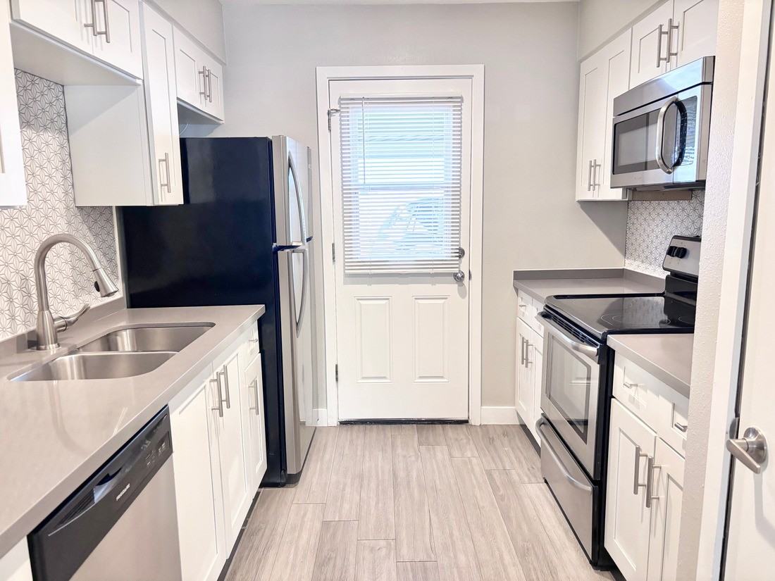 2601 E Turney Ave #3 - Photo 3 of 26