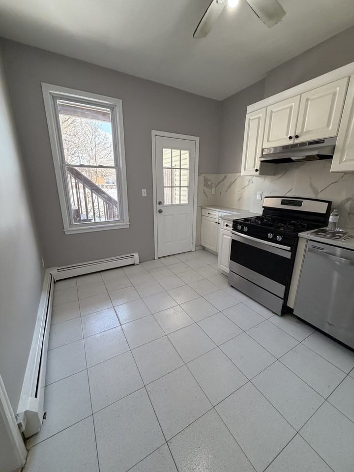 426 Kennedy Blvd #1 - Photo 2 of 10