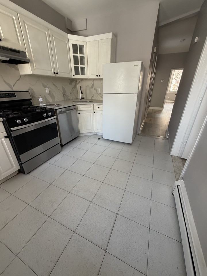 426 Kennedy Blvd #1 - Photo 3 of 10