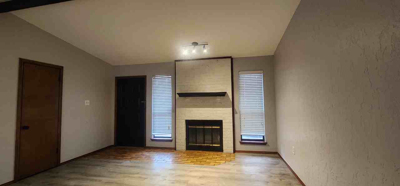 907 Ne Tortoise Dr #1 - Photo 4 of 34