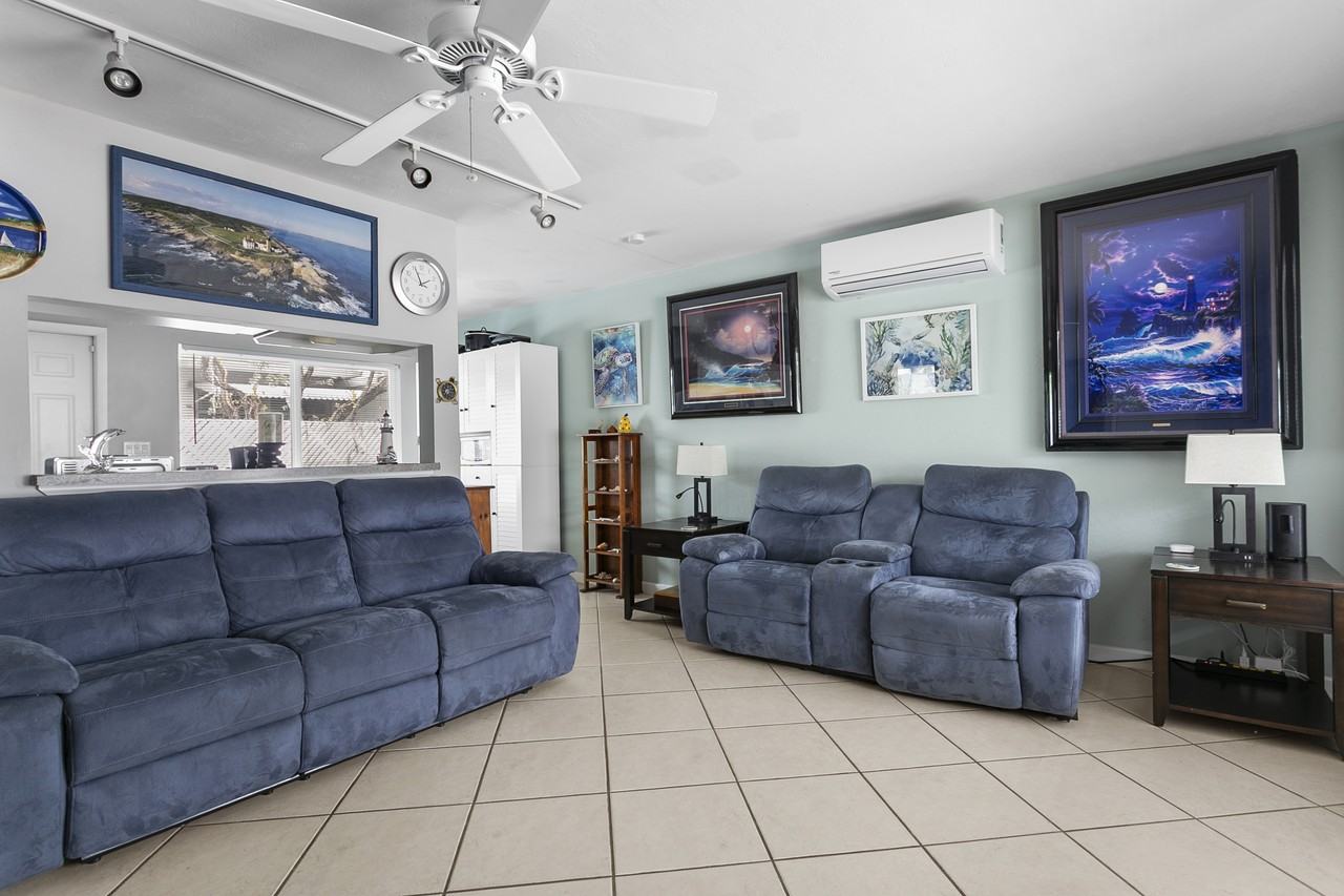 1317 Se 22nd Ave #2 - Photo 3 of 14