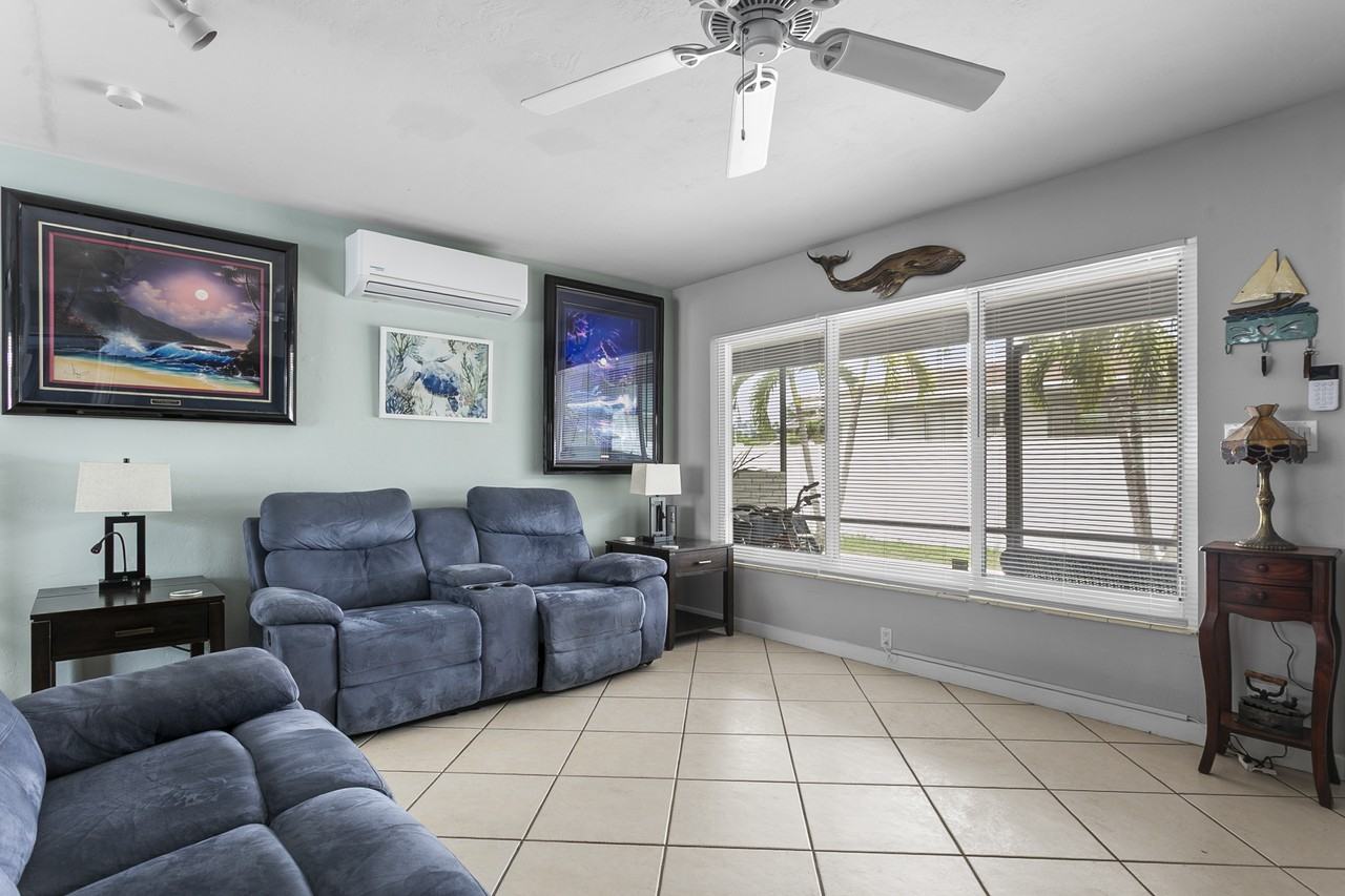 1317 Se 22nd Ave #2 - Photo 4 of 14