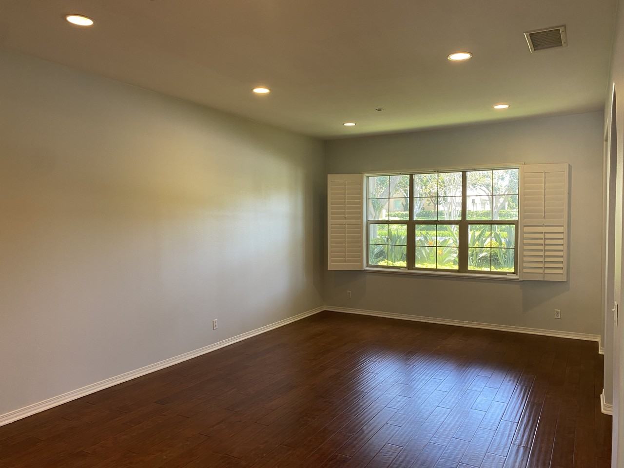 101 Hallmark #101 - Photo 3 of 38