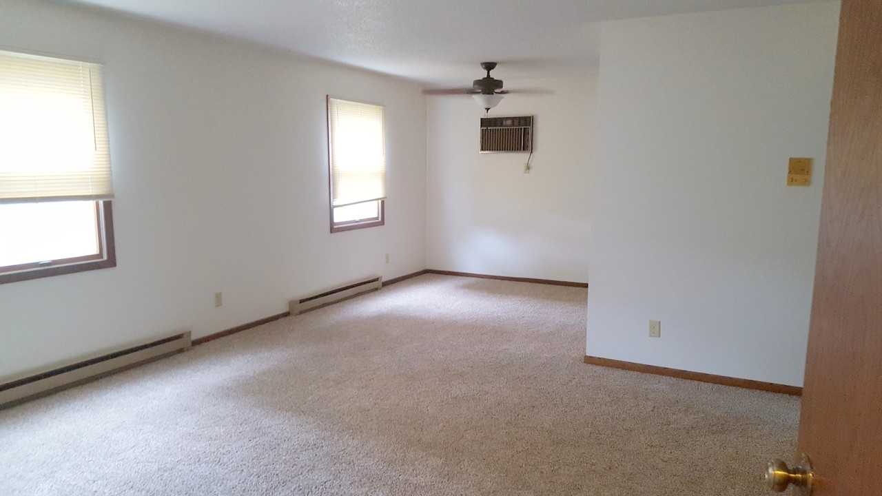 1718 45th St Nw #3 - Photo 3 of 8