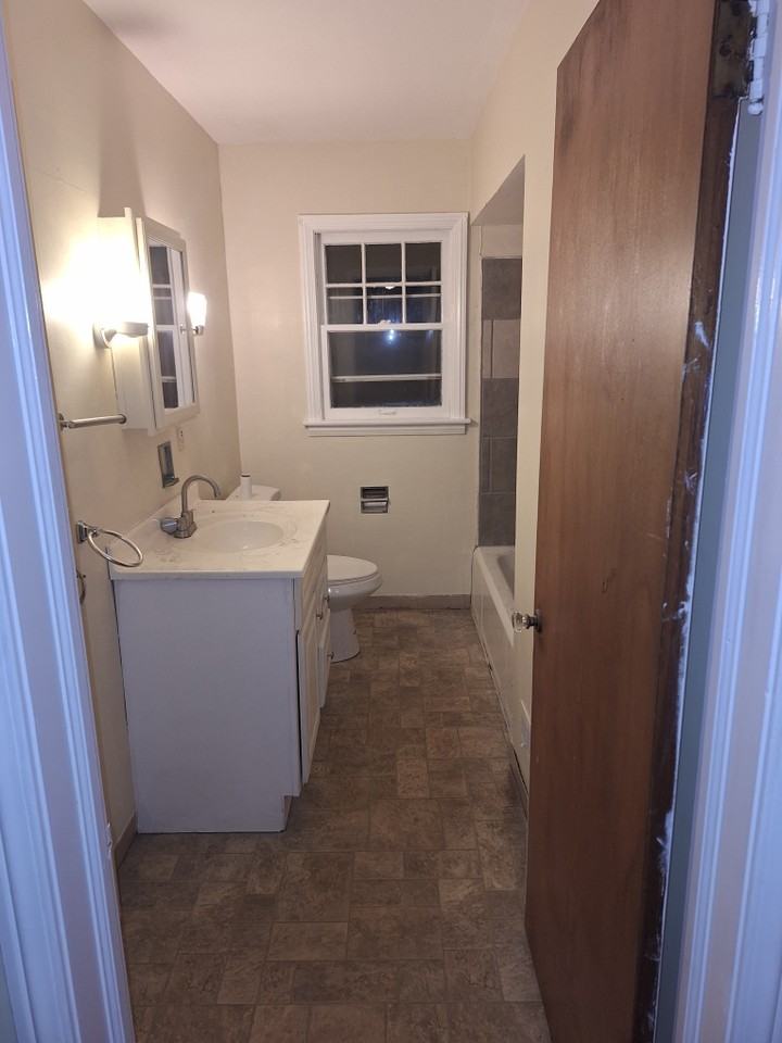 1003 Hancock St #2ndFL - Photo 2 of 9