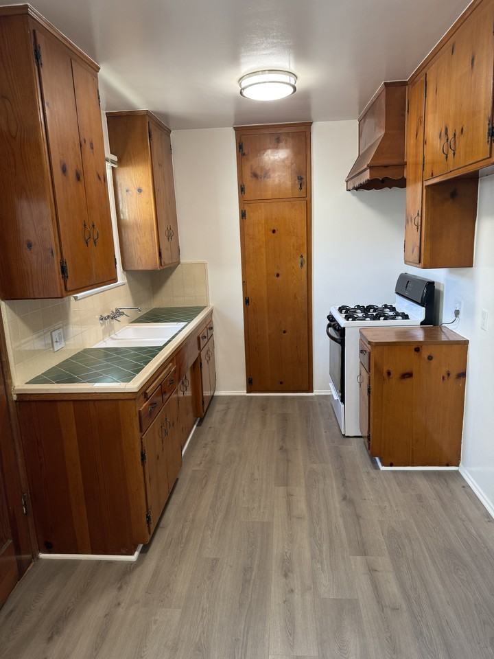 14821 Burbank Blvd - Photo 2 of 11