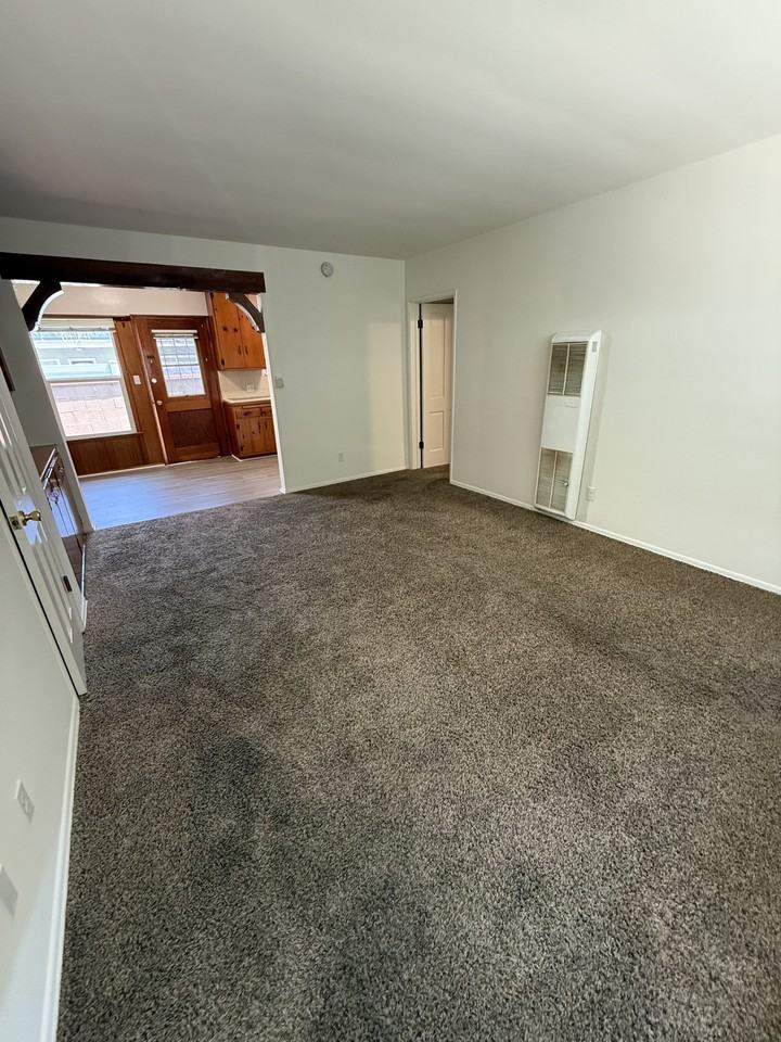 14821 Burbank Blvd - Photo 5 of 11