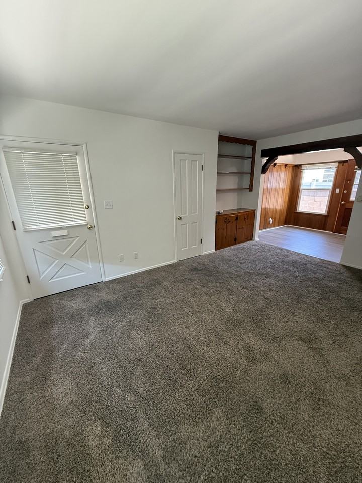 14821 Burbank Blvd - Photo 6 of 11