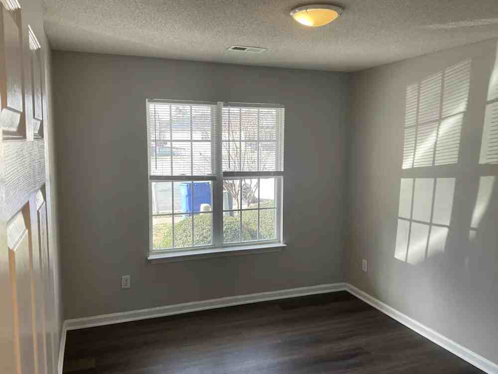 328 Tanner Ct #NA - Photo 6 of 9