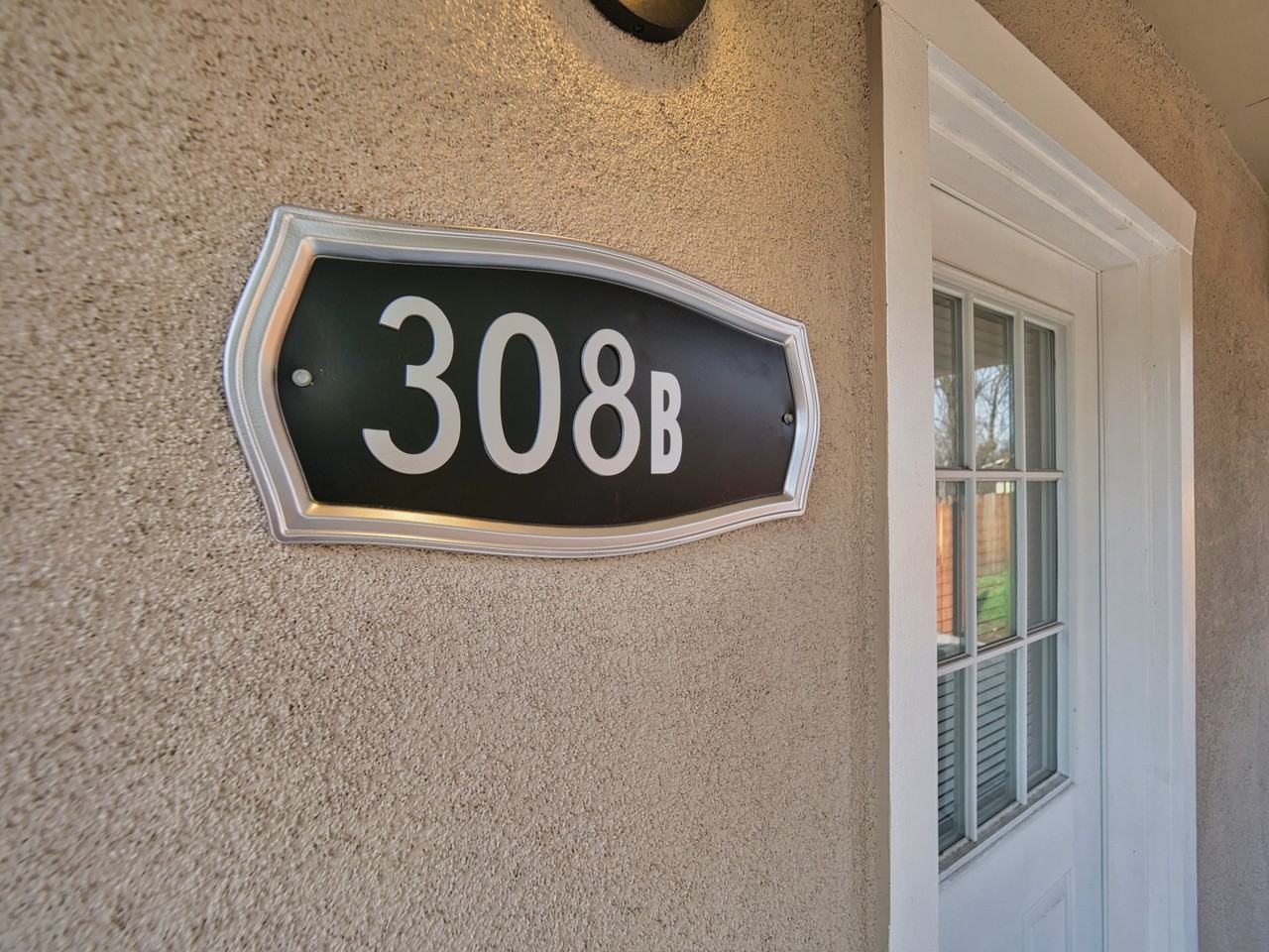 308 6th St #B - Photo 3 of 20