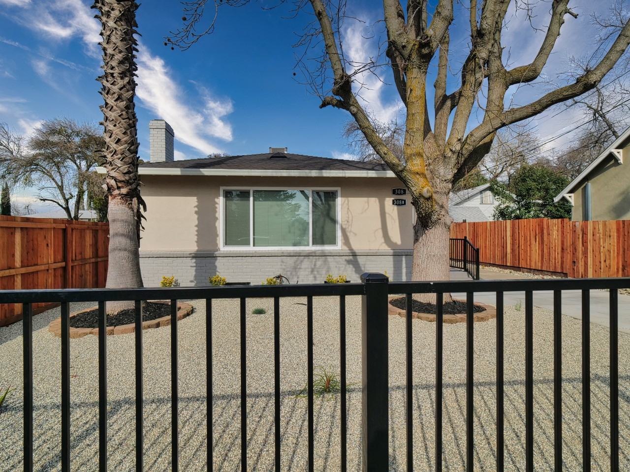 308 6th St #B - Photo 5 of 20