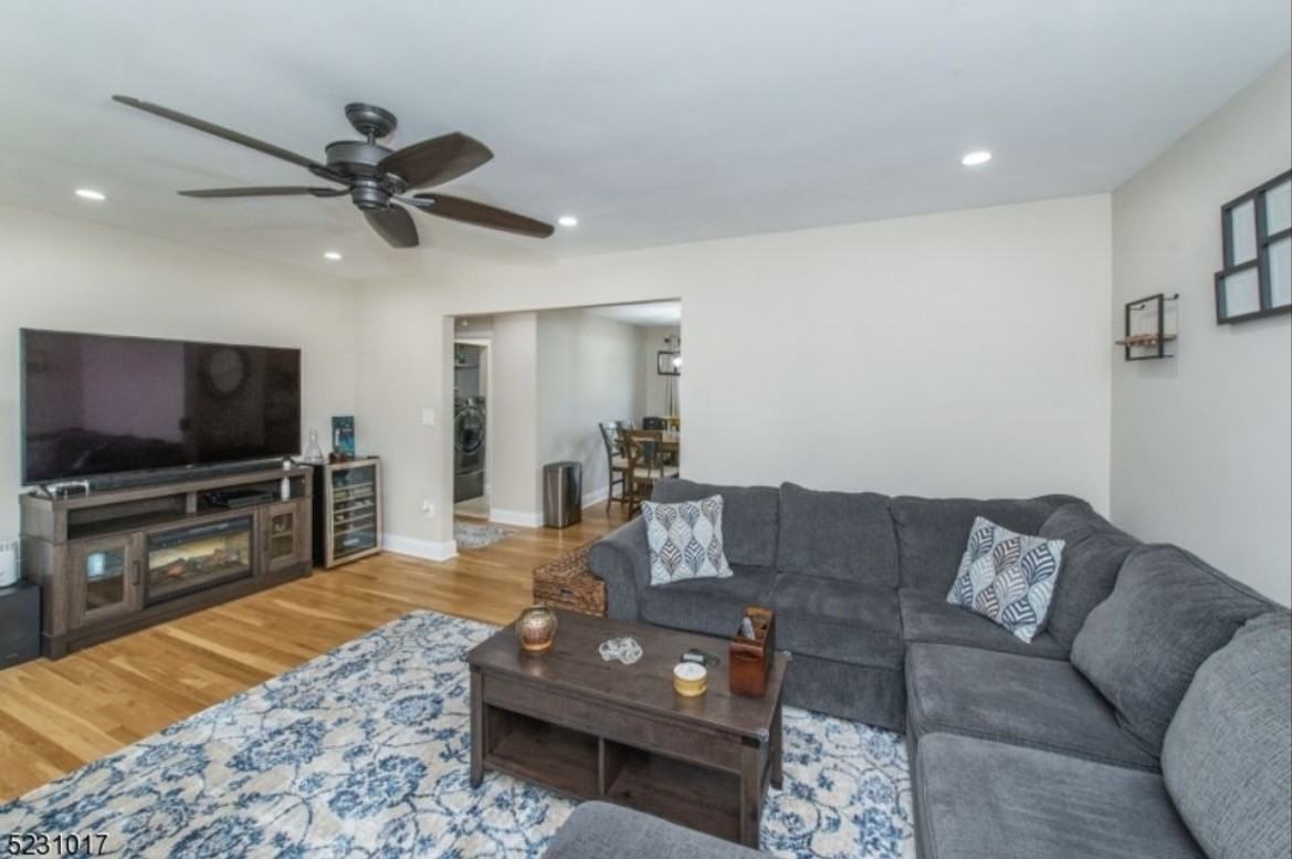 8 Wedgewood Dr #10 - Photo 3 of 16