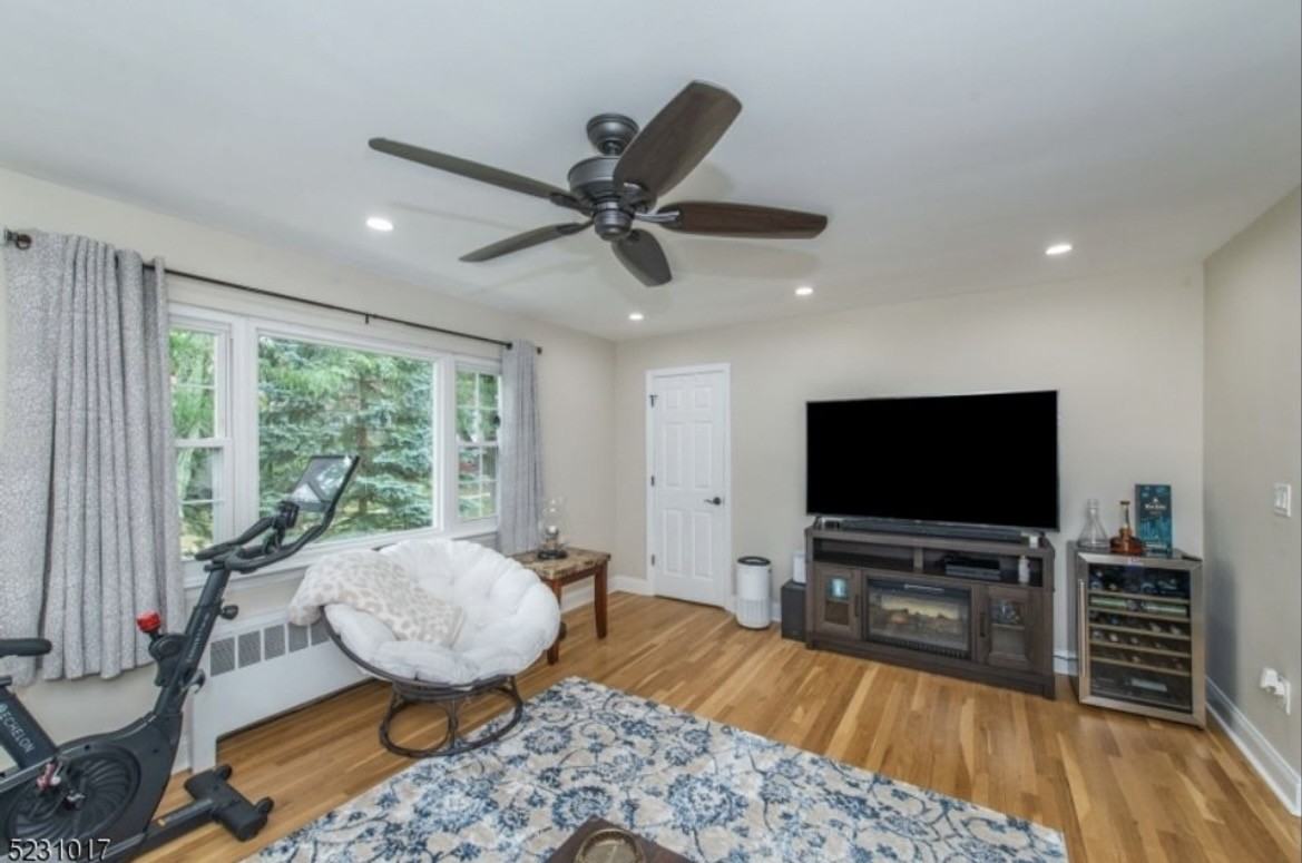 8 Wedgewood Dr #10 - Photo 4 of 16