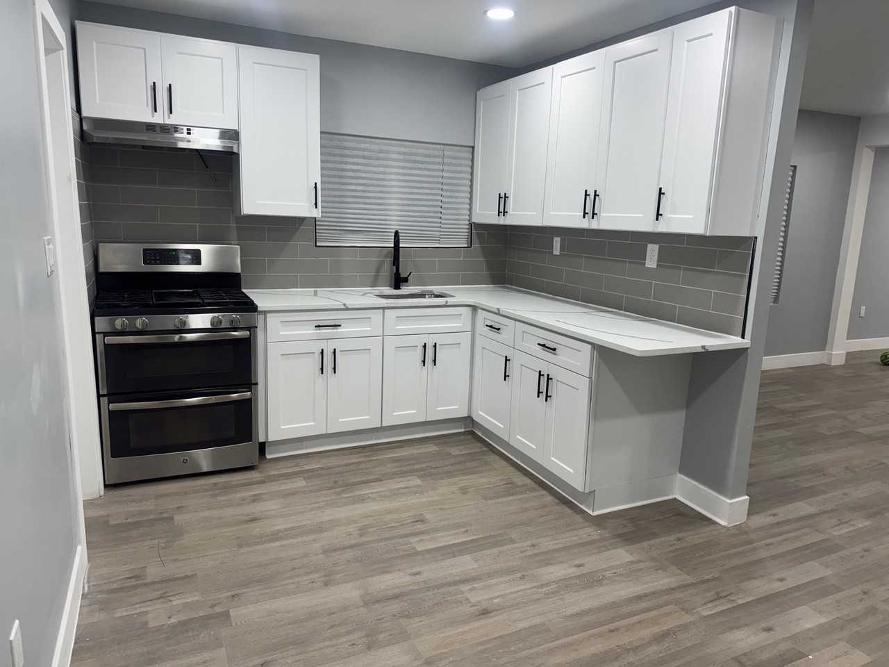 198 W Fulton St #2FL - Photo 2 of 13