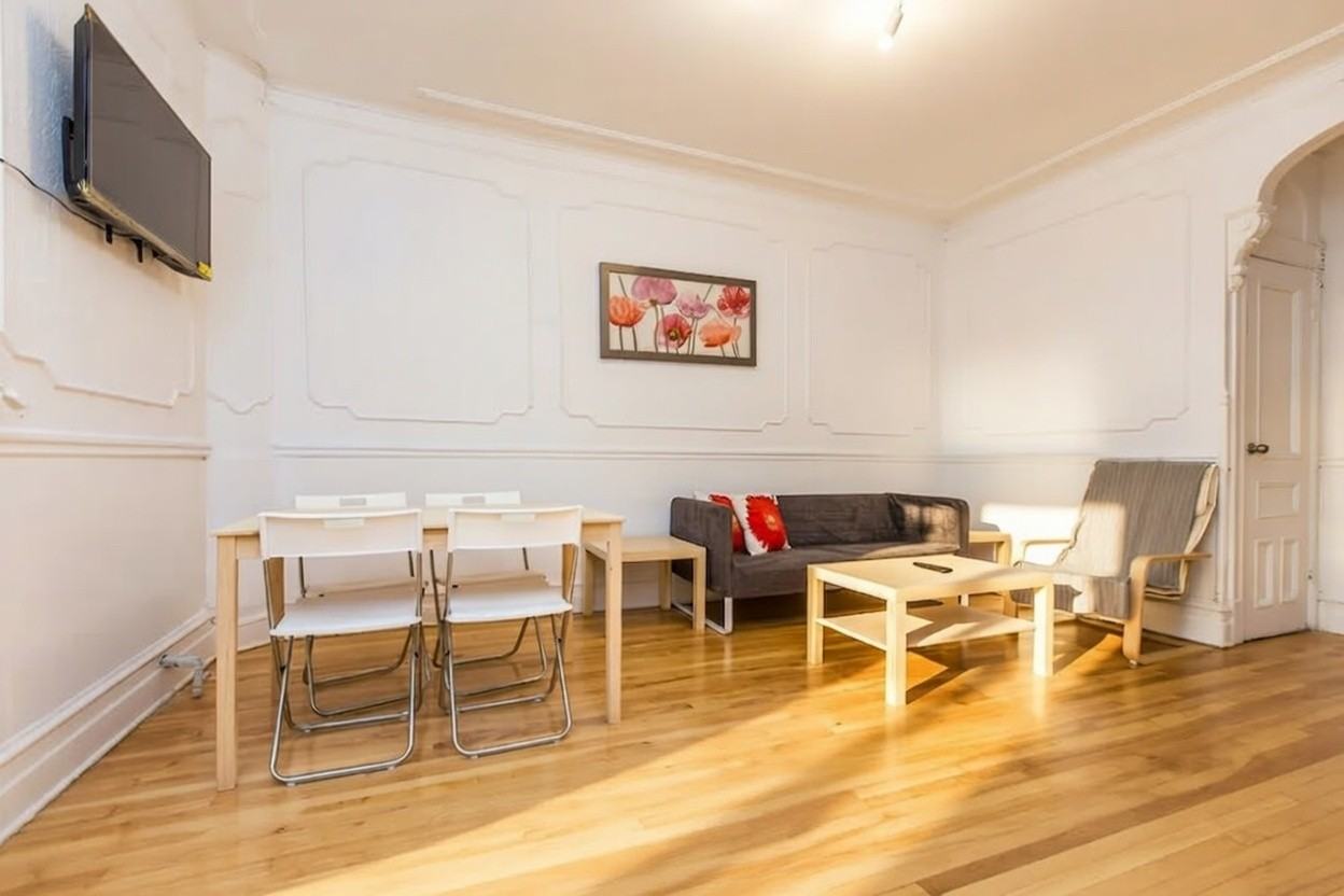 Rue Villeneuve Ouest & Rue Clark - Photo 2 of 13