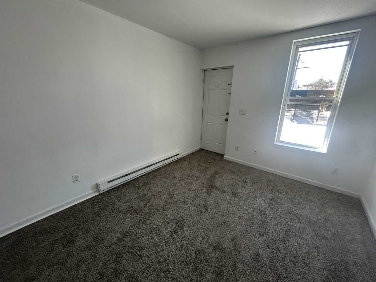 218 N 6th St #3 - Photo 4 of 9