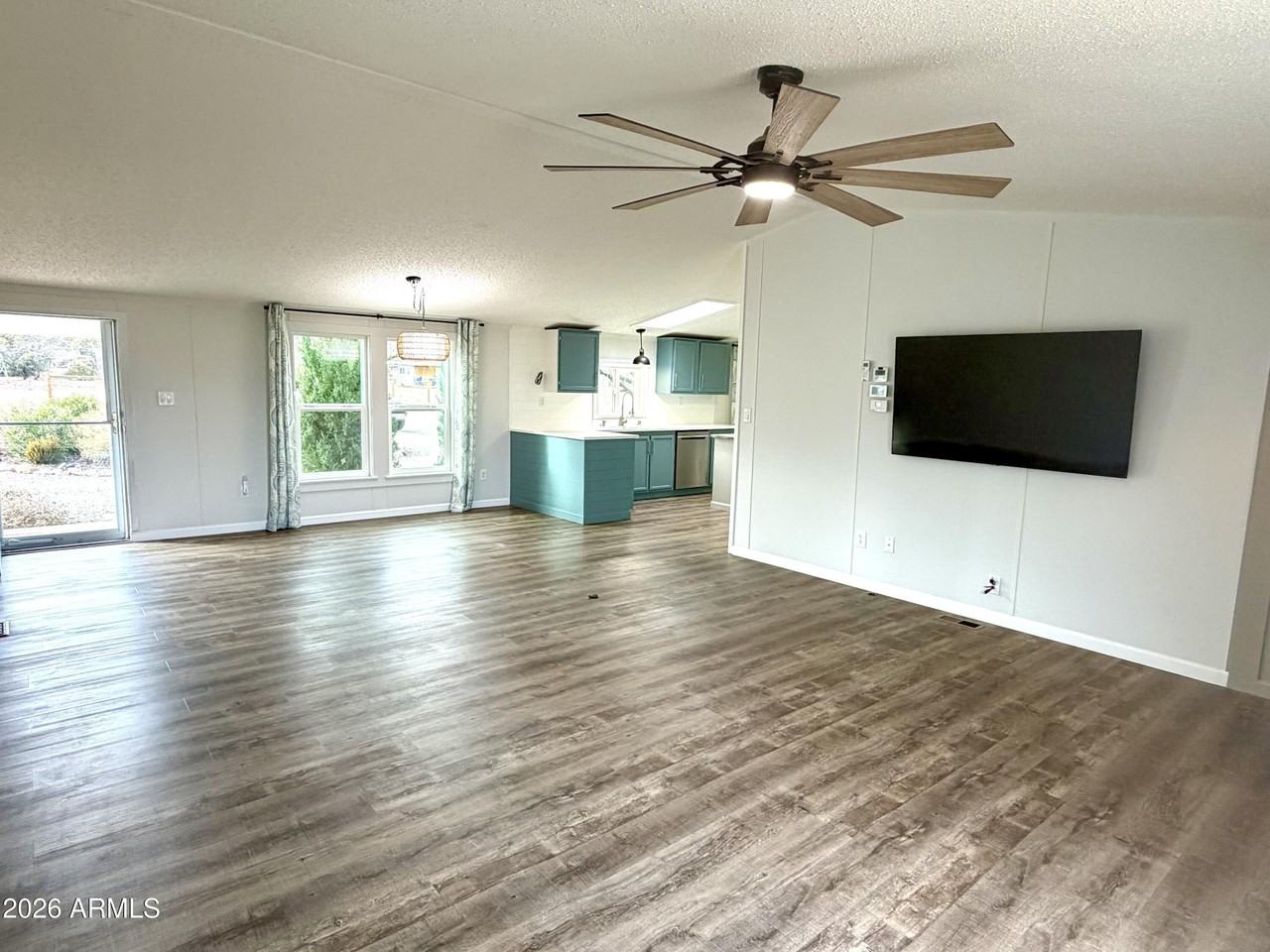 5333 S Santa Claus Ave - Photo 5 of 40