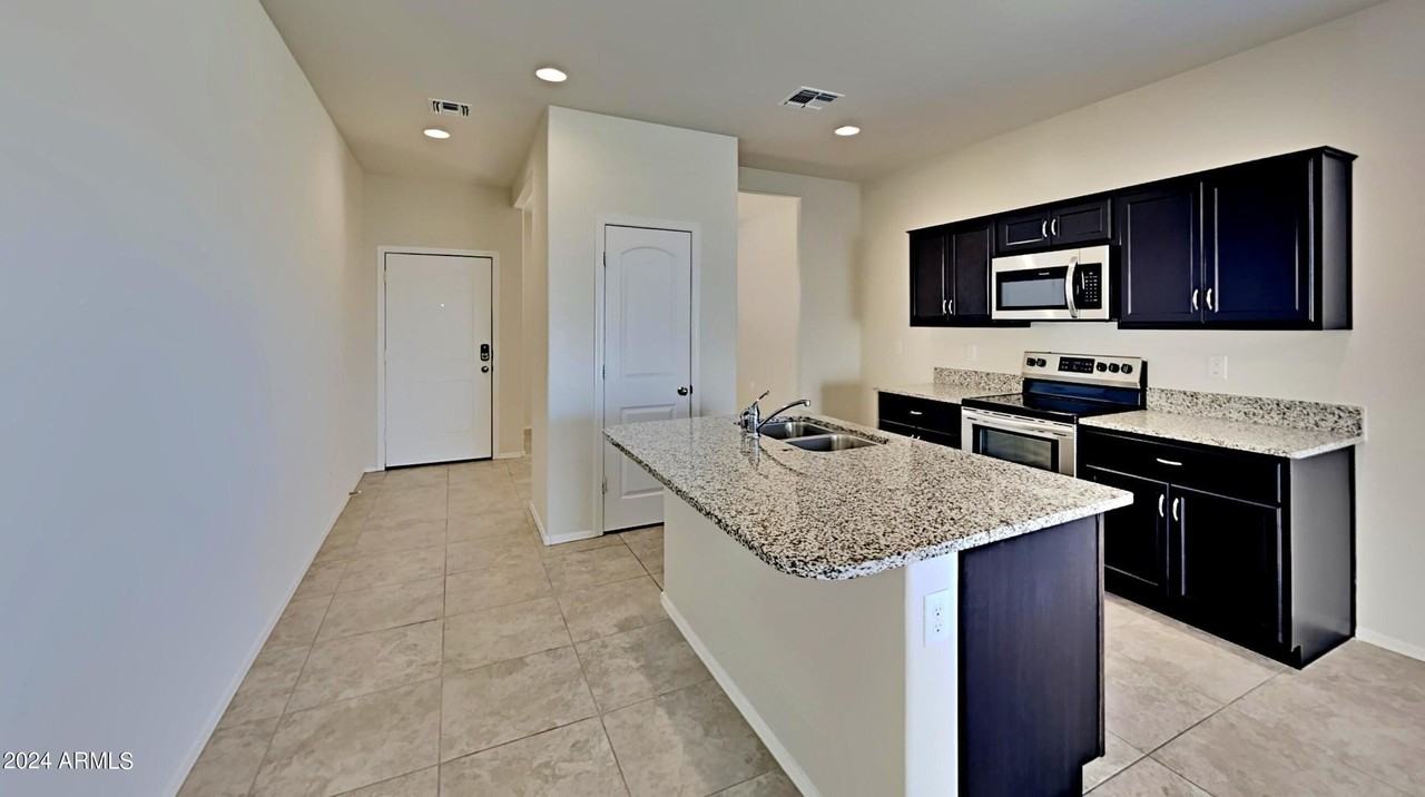 11418 E Cliffrose Ln - Photo 3 of 17