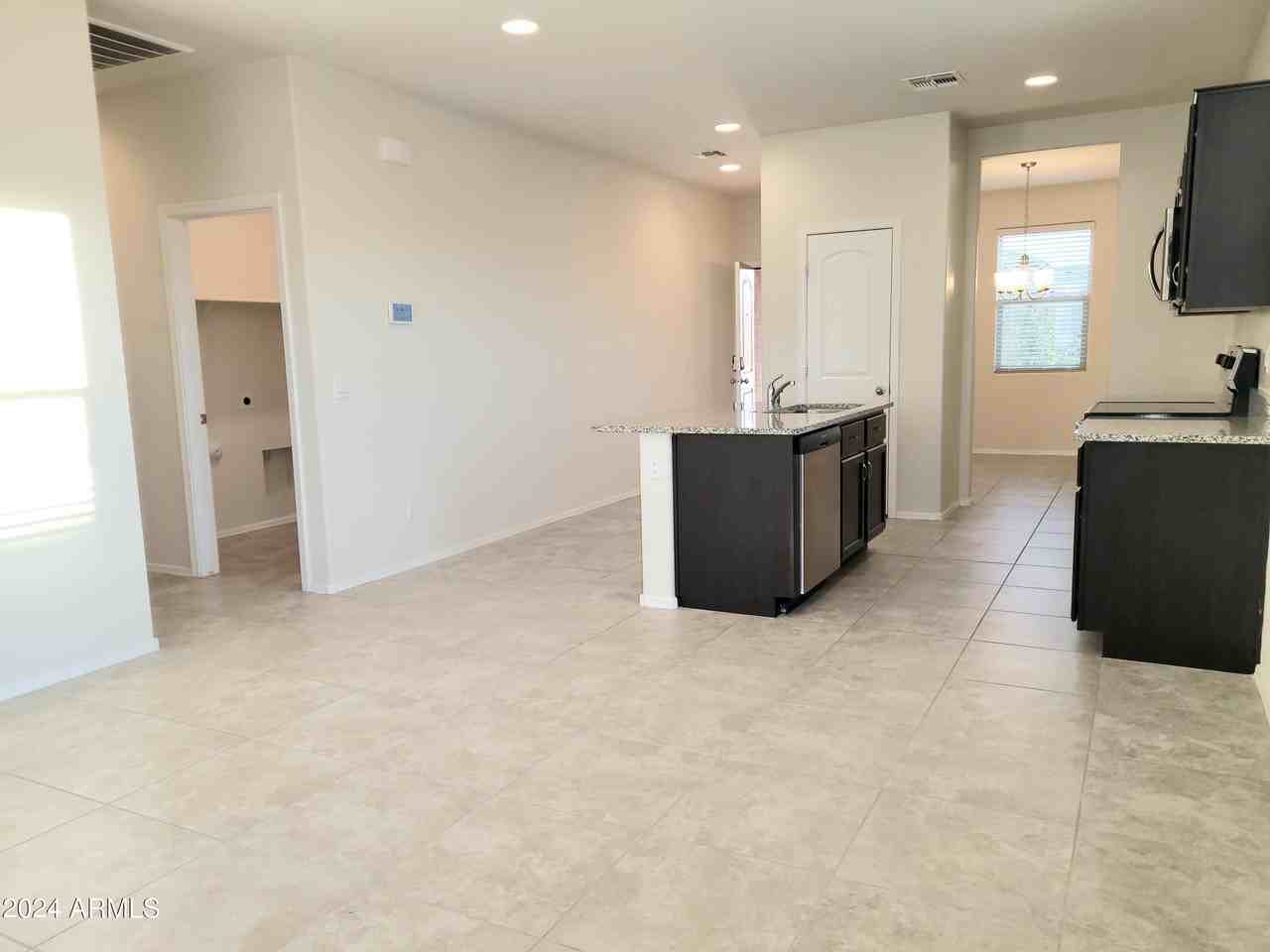 11418 E Cliffrose Ln - Photo 7 of 17