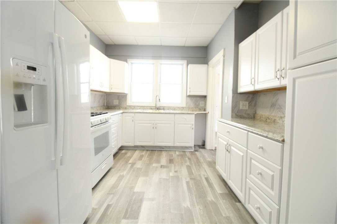 249 Princeton Ave - Photo 5 of 28