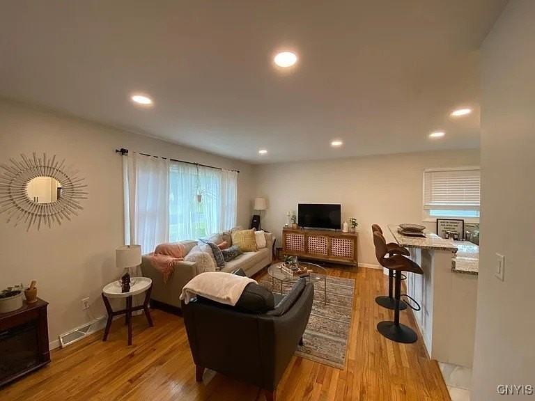 1318 Ashton Rd - Photo 2 of 13