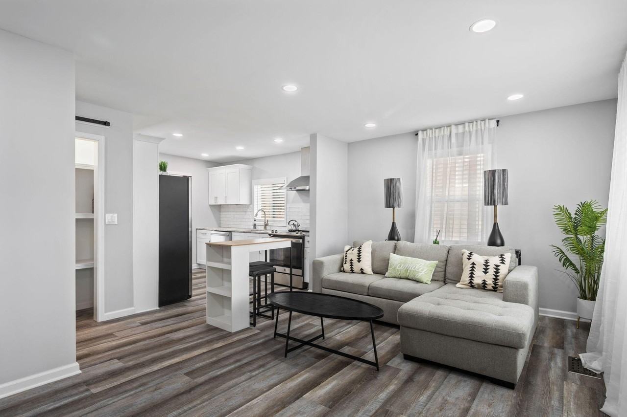 855 N Chamberlain Ave - Photo 5 of 20