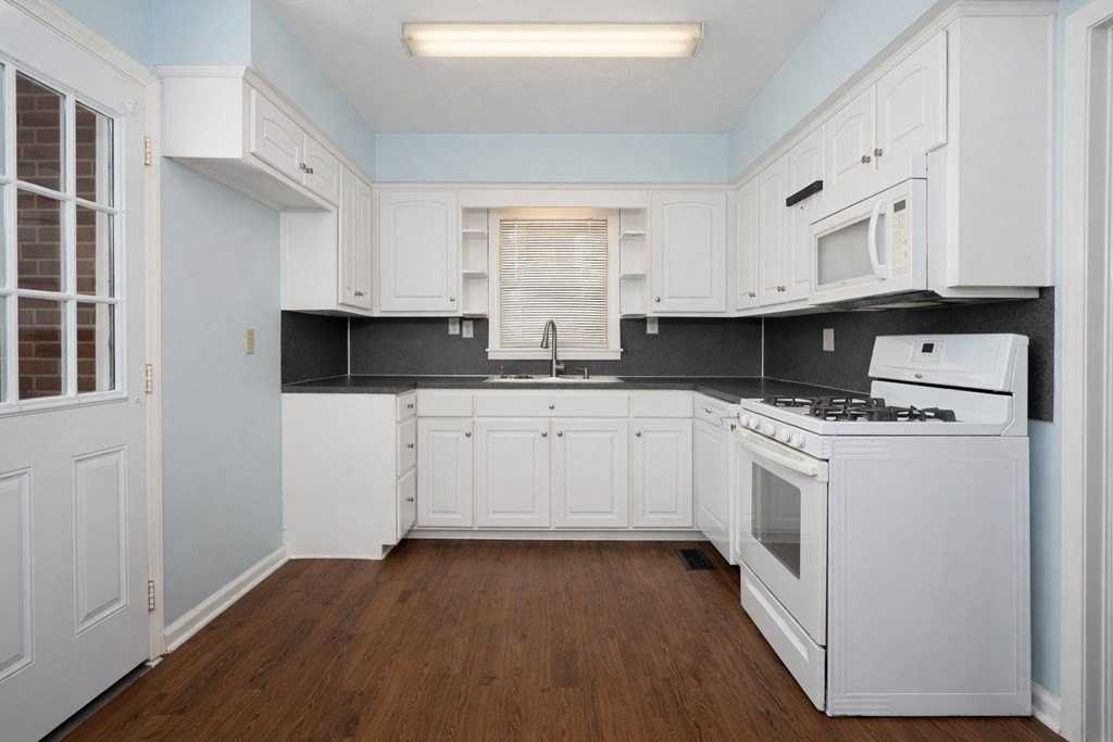 4513 Gladys Dr - Photo 2 of 10