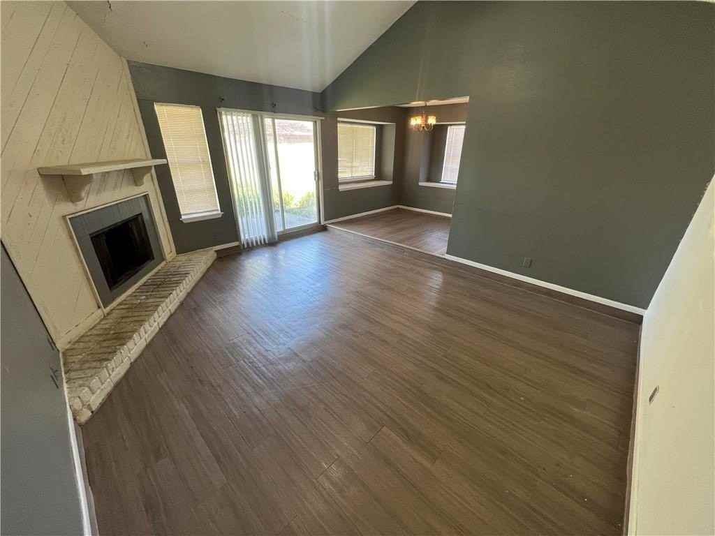 2201 Meadowglen Dr - Photo 2 of 8