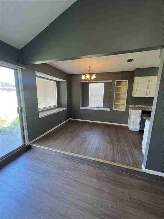 2201 Meadowglen Dr - Photo 3 of 8