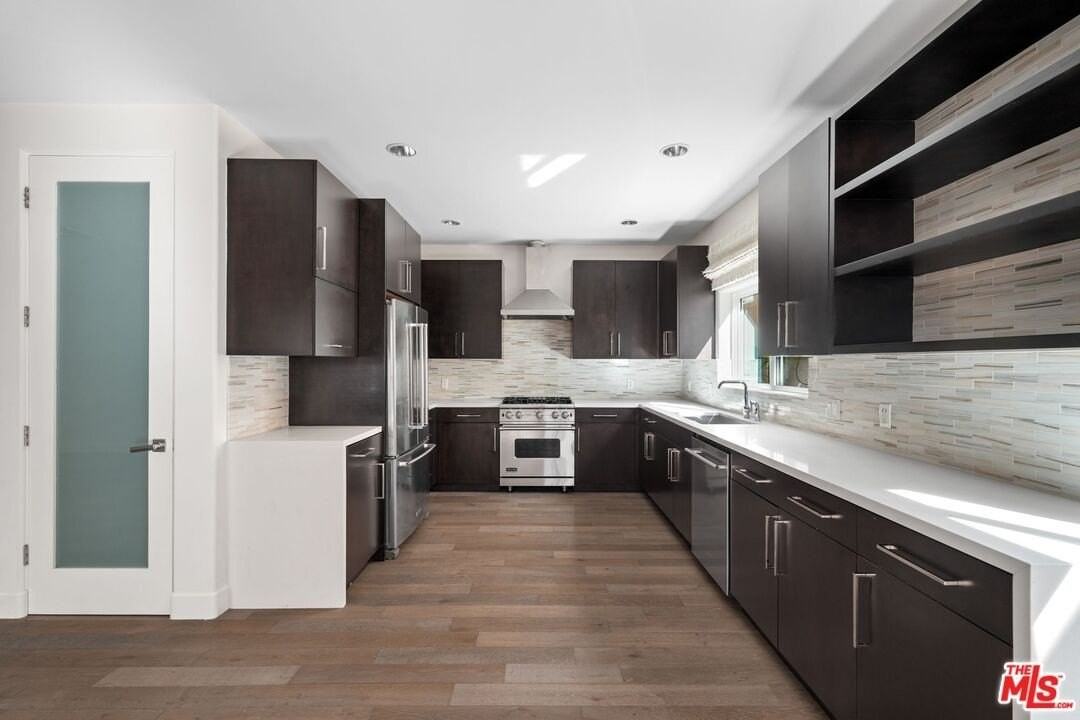 1745 S Barrington Ave - Photo 5 of 18