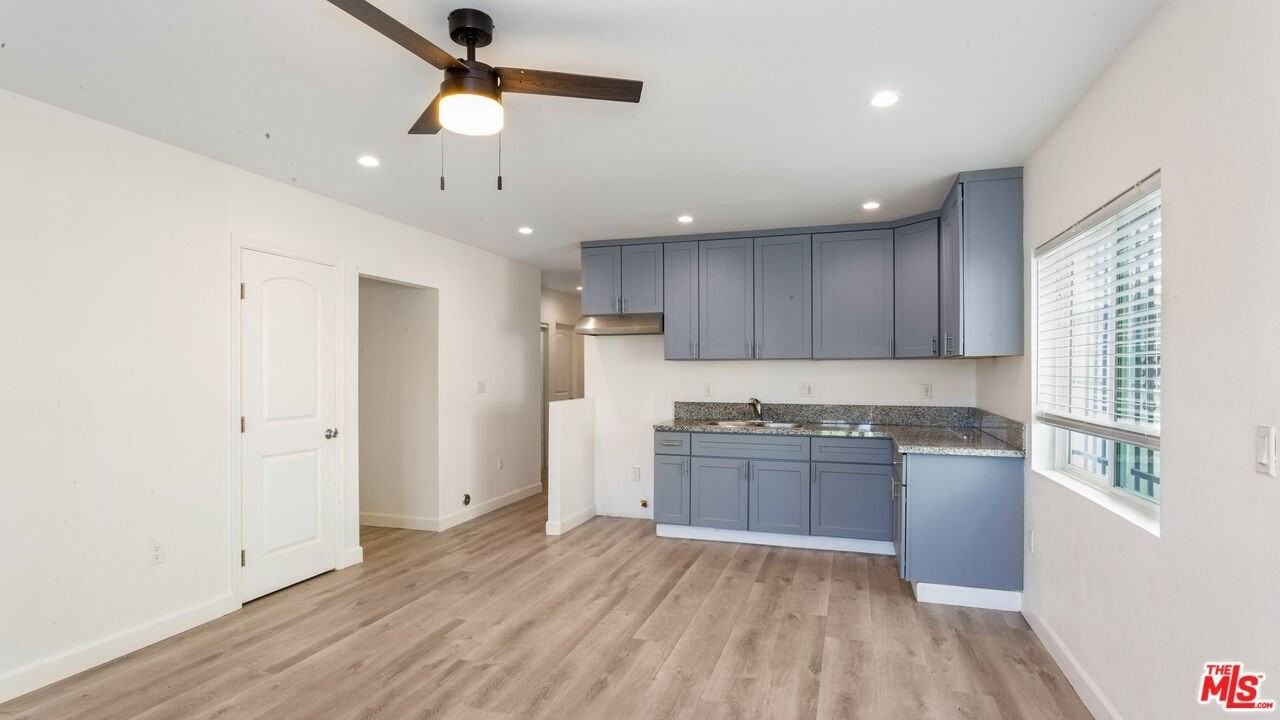 601 W 49th St Unit 603 #603 - Photo 2 of 17