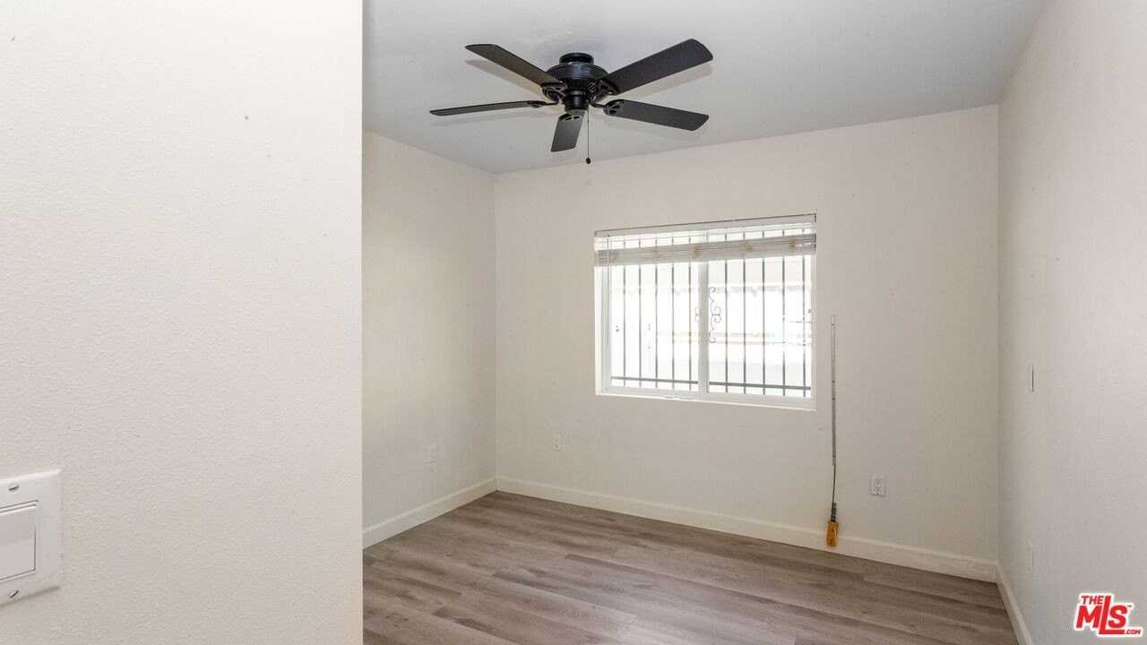 601 W 49th St Unit 603 1/2 #603-1-2 - Photo 5 of 17