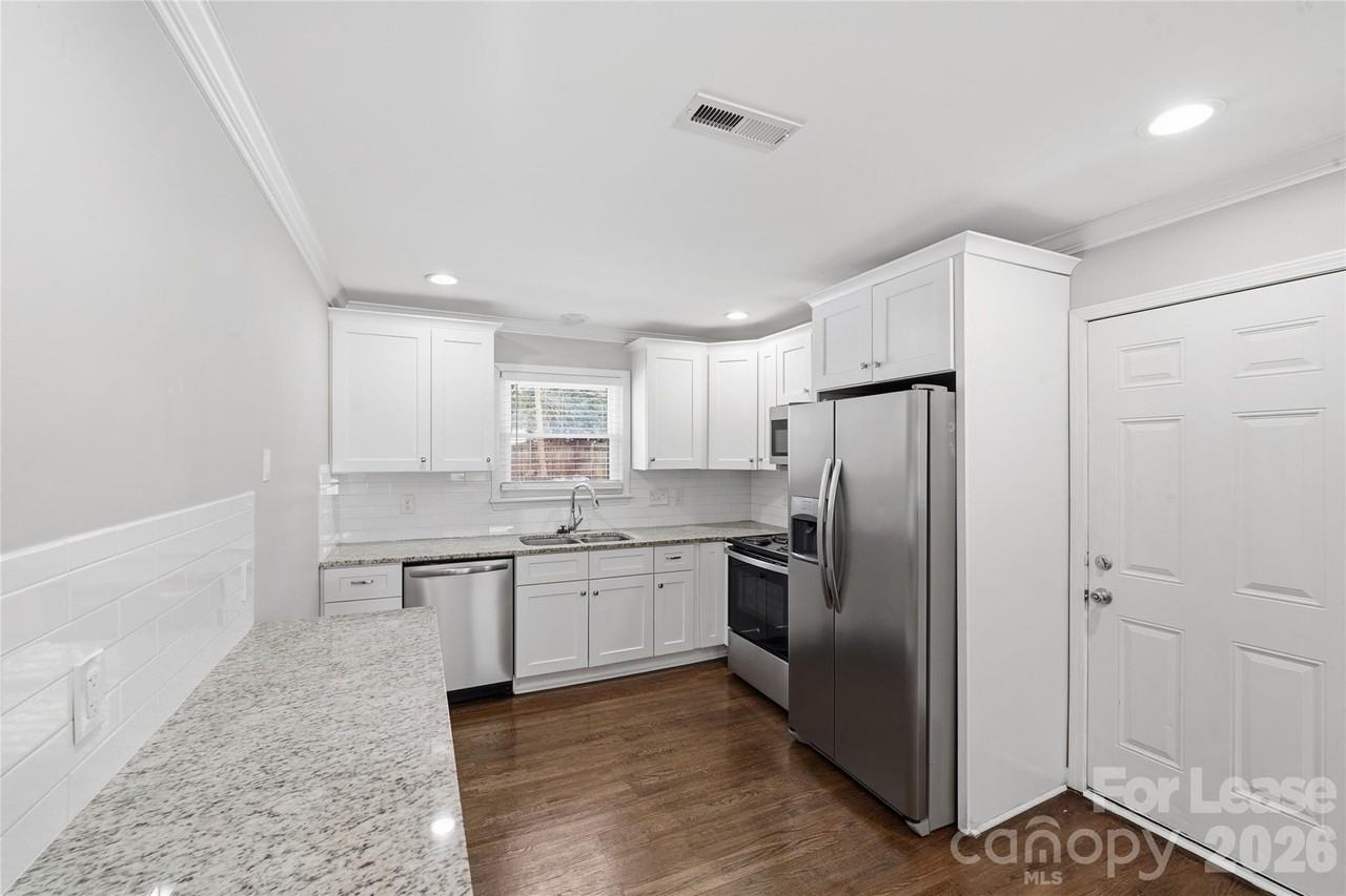 2521 Dora Dr - Photo 3 of 22