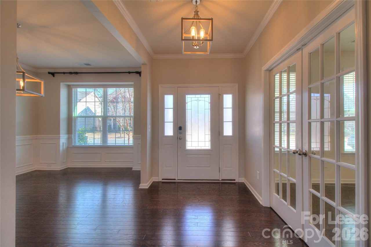 4008 Silverwood Dr - Photo 3 of 41